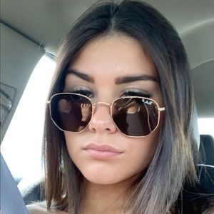 Meet your Posher, Macee